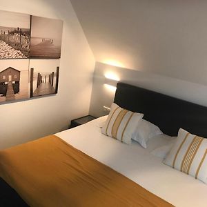 VILLA FER-GUY  Beeldige Suite met parking, nabij strand en casino